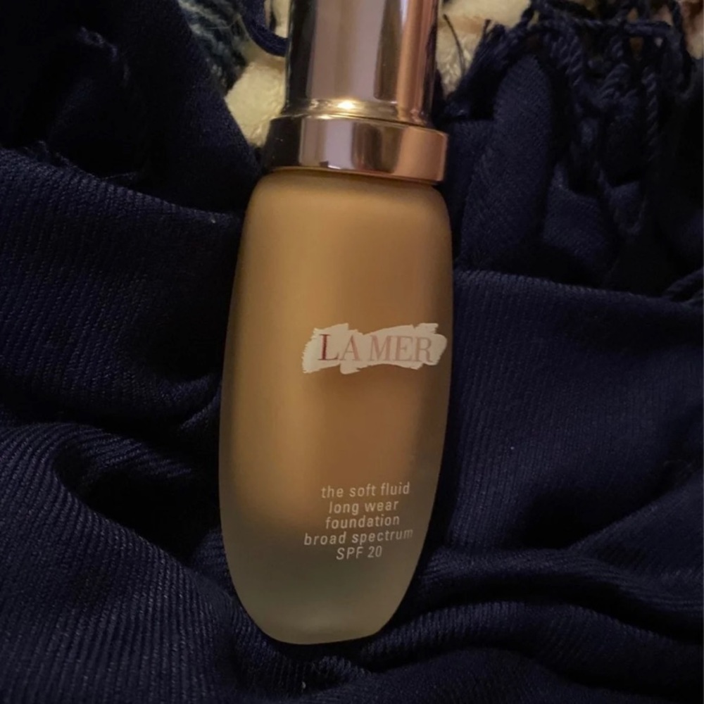 La Mer Soft fluid foundation. Shade 230